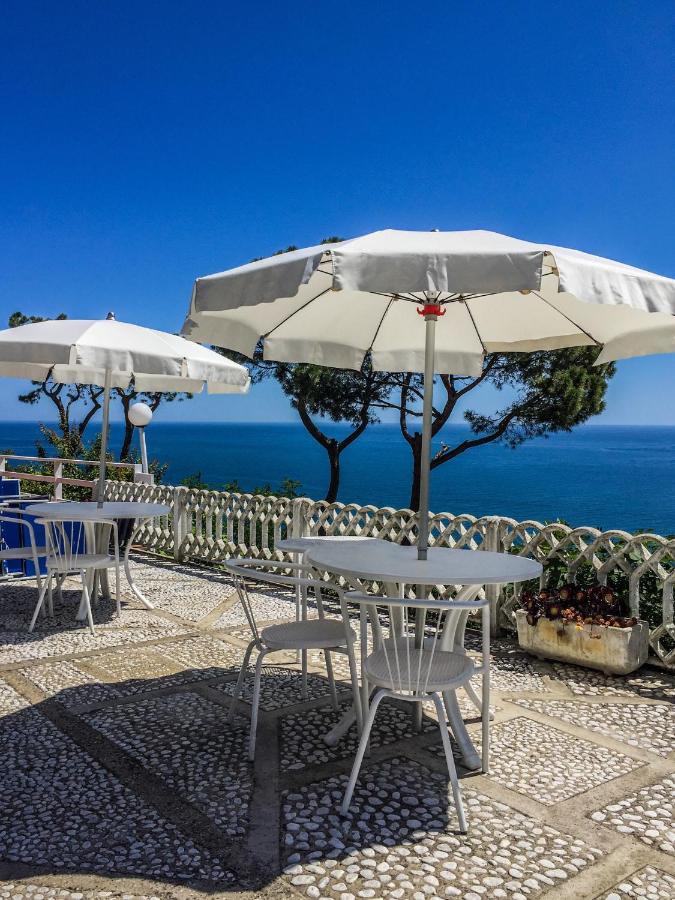 Bed and Breakfast Sea View Sirolo Di Amedeo Zewnętrze zdjęcie