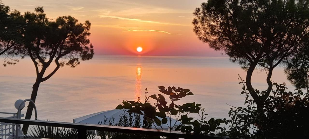 Bed and Breakfast Sea View Sirolo Di Amedeo Zewnętrze zdjęcie
