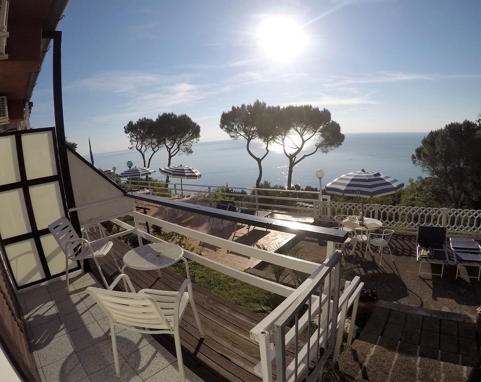Bed and Breakfast Sea View Sirolo Di Amedeo Zewnętrze zdjęcie