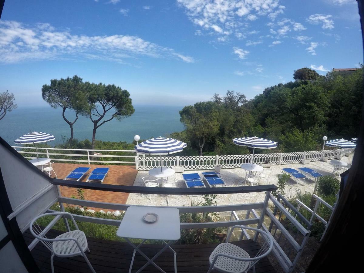 Bed and Breakfast Sea View Sirolo Di Amedeo Zewnętrze zdjęcie